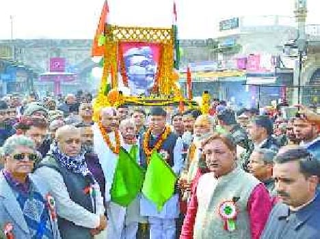 Remember to trust the netaji, tribute